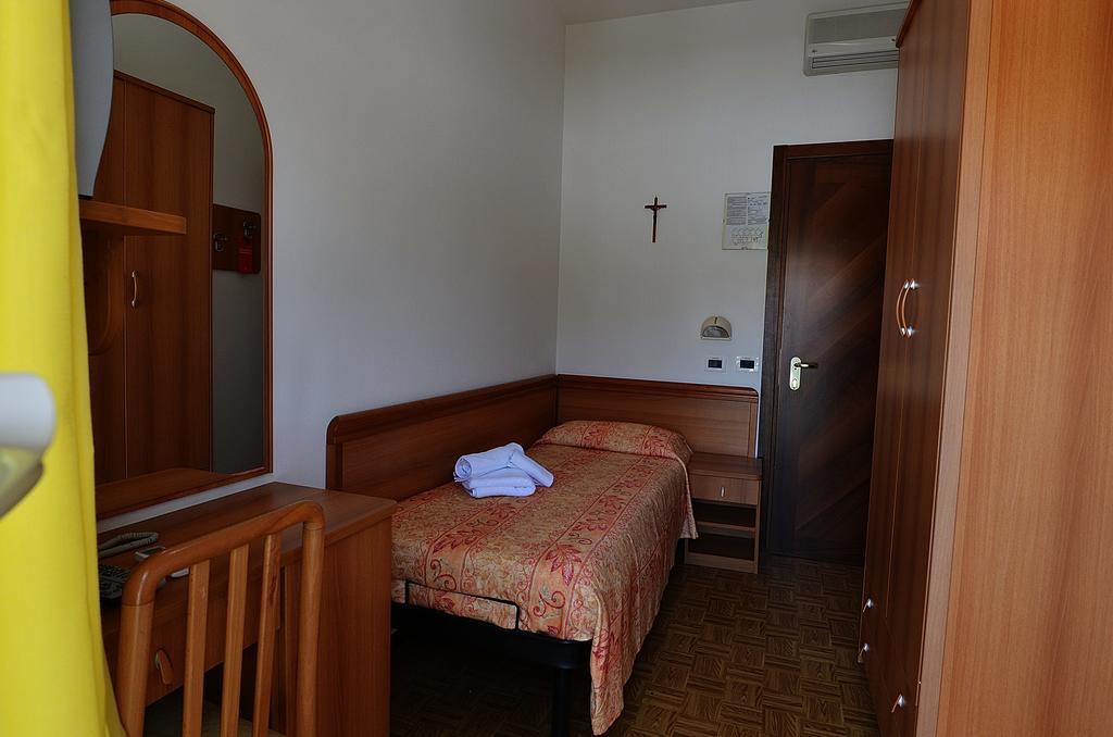 Hotel Bamar ピナレッラ エクステリア 写真